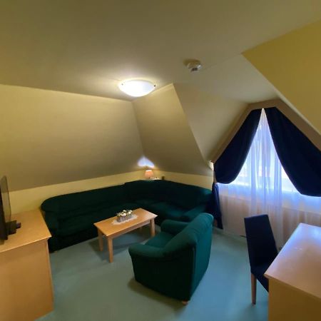 Parkhotel Na Baracke Nová Dubnica Zewnętrze zdjęcie