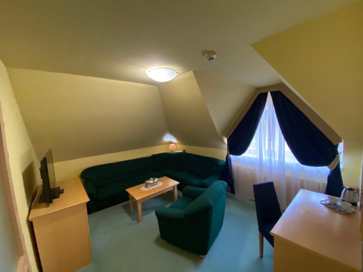 Parkhotel Na Baracke Nová Dubnica Zewnętrze zdjęcie