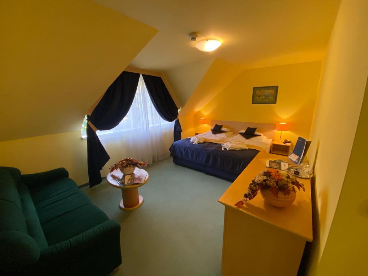 Parkhotel Na Baracke Nová Dubnica Zewnętrze zdjęcie