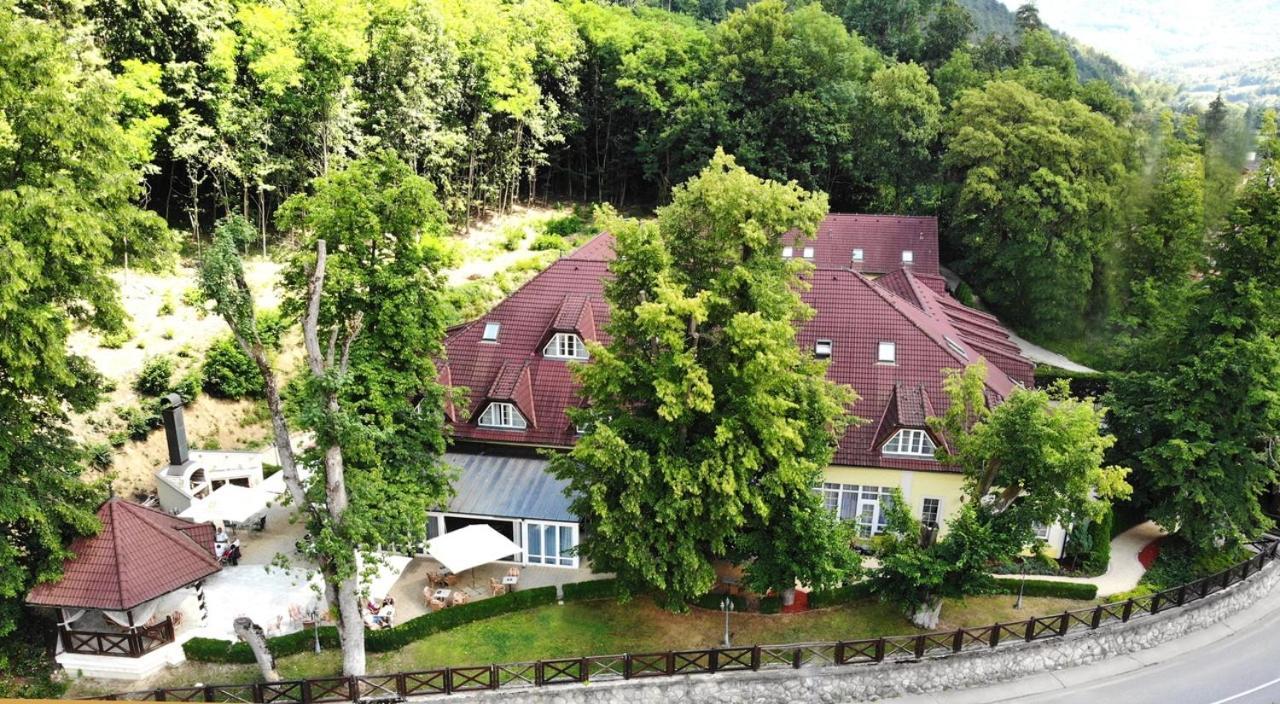 Parkhotel Na Baracke Nová Dubnica Zewnętrze zdjęcie