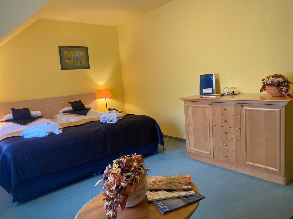 Parkhotel Na Baracke Nová Dubnica Zewnętrze zdjęcie