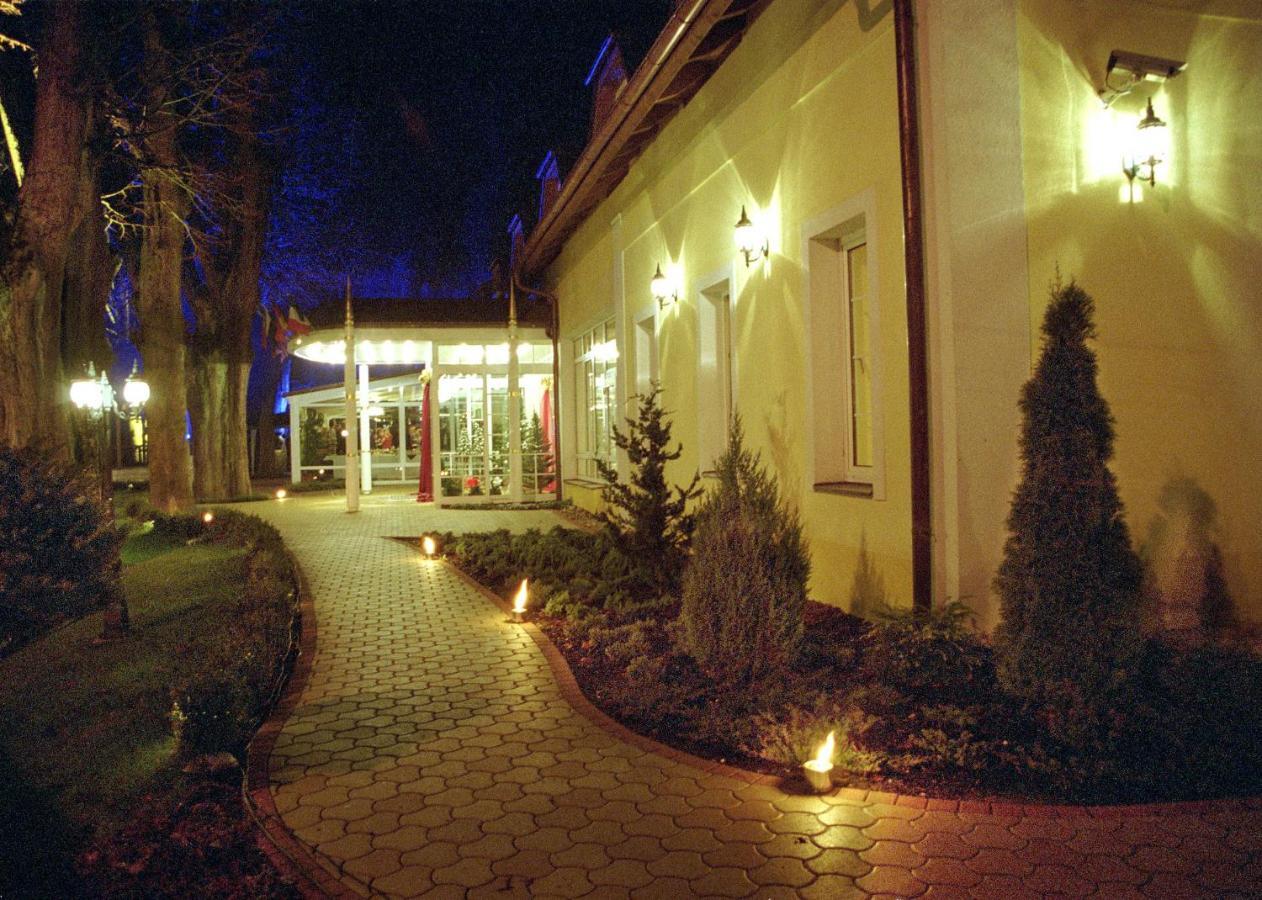 Parkhotel Na Baracke Nová Dubnica Zewnętrze zdjęcie